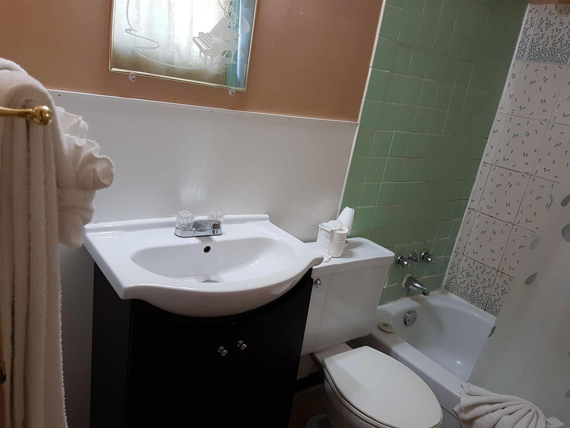 Capri Motel Порт Колборн Екстериор снимка